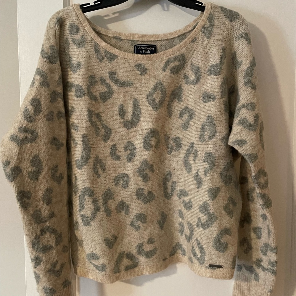 Abercrombie & Fitch Tan and Gray Patterned Sweater
